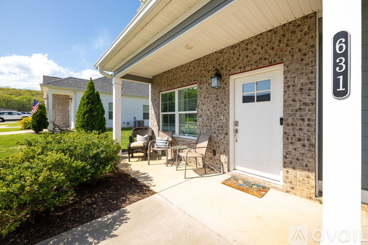 631 NE Bellingham Dr. 2 Beds Townhouse for Rent - Photo gallery 3