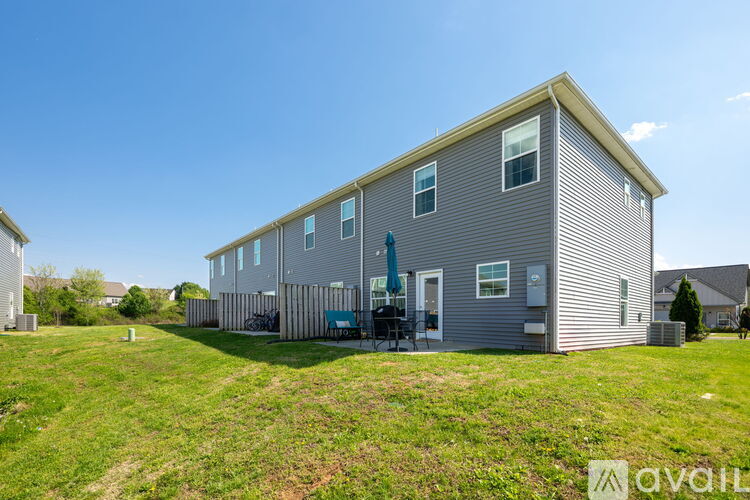 631 NE Bellingham Dr. 2 Beds Townhouse for Rent - Photo gallery 4