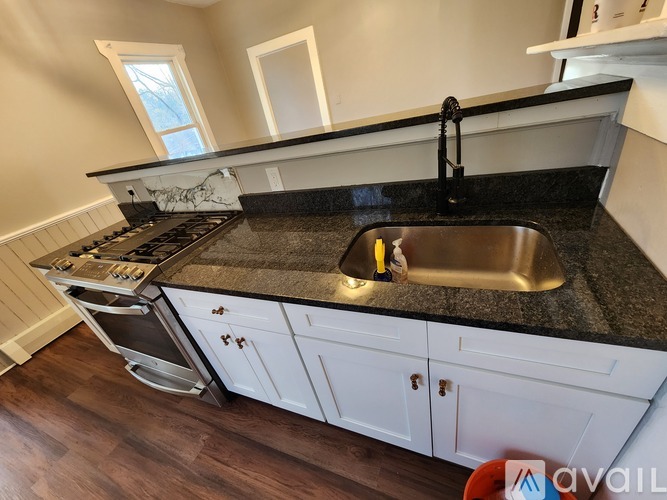 11 Central Ave 3 Beds Apartment for Rent - Photo gallery 3