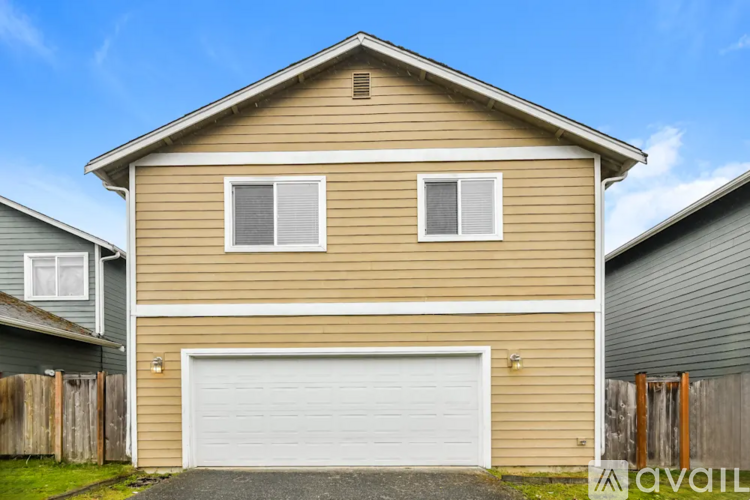 18402 96th Ave E 4 Beds Single Family Home for Rent - Photo gallery 1