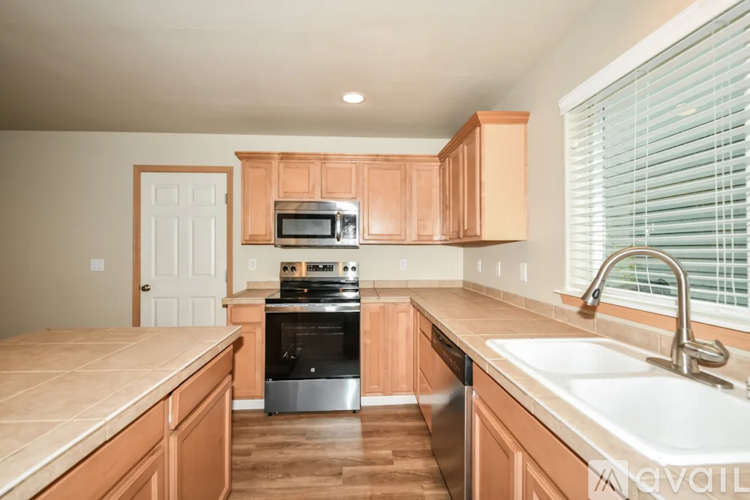 18402 96th Ave E 4 Beds Single Family Home for Rent - Photo gallery 4