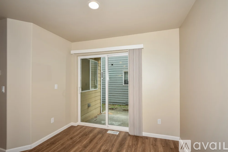 18402 96th Ave E 4 Beds Single Family Home for Rent - Photo gallery 5
