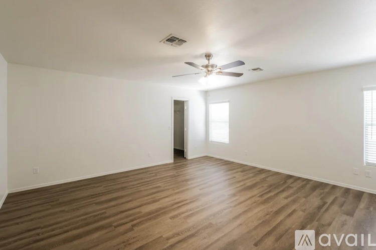 1805 E Patrick Ln 4 Beds Single Family Home for Rent - Photo gallery 3