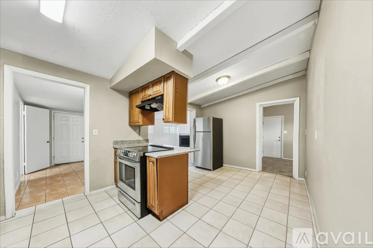 448 S Stewart 4 Beds Single Family Home for Rent - Photo gallery 3