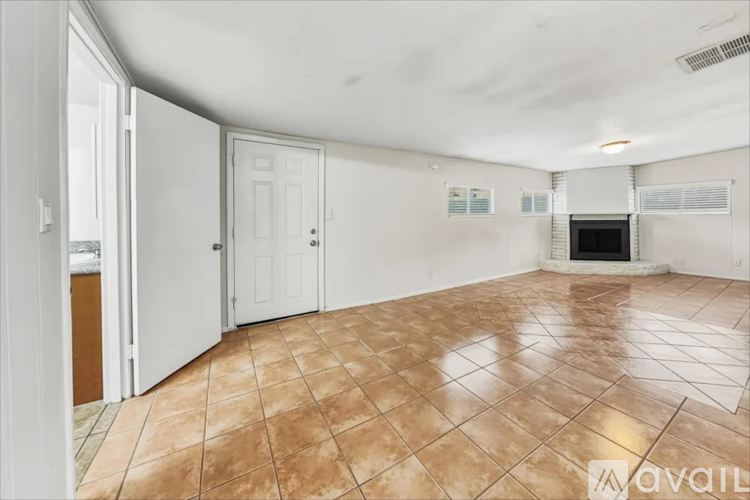 448 S Stewart 4 Beds Single Family Home for Rent - Photo gallery 4