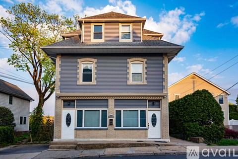 127 Maple Avenue 3 Beds Apartment for Rent