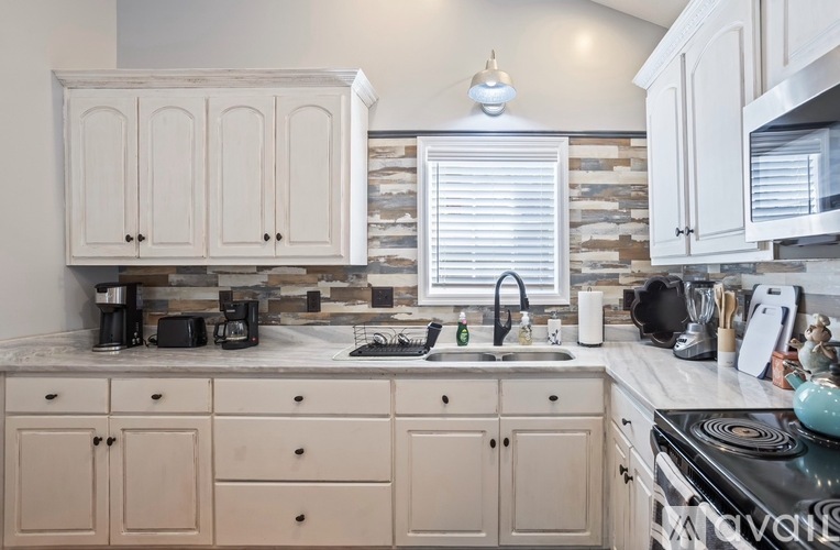 4879 Vaucluse Rd 2 Beds Single Family Home for Rent - Photo gallery 3