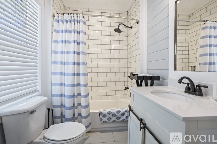 4879 Vaucluse Rd 2 Beds Single Family Home for Rent - Photo gallery 5