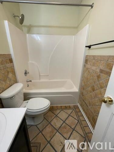 136 Centennial Cir 5 Beds Apartment for Rent