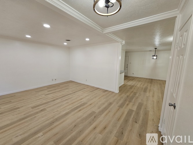 801 Kings Row 3 Beds Single Family Home for Rent - Photo gallery 2