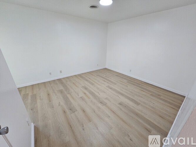 801 Kings Row 3 Beds Single Family Home for Rent - Photo gallery 3