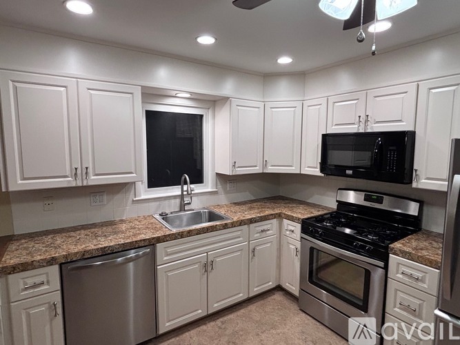 18 Birchwood Road 3 Beds Single Family Home for Rent - Photo gallery 3