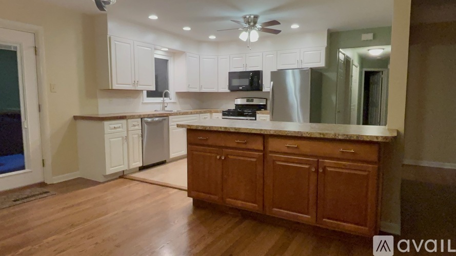18 Birchwood Road 3 Beds Single Family Home for Rent - Photo gallery 4
