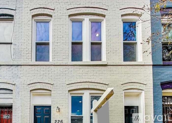 226 12th Place NE 3 Beds Single Family Home for Rent - Photo gallery 1
