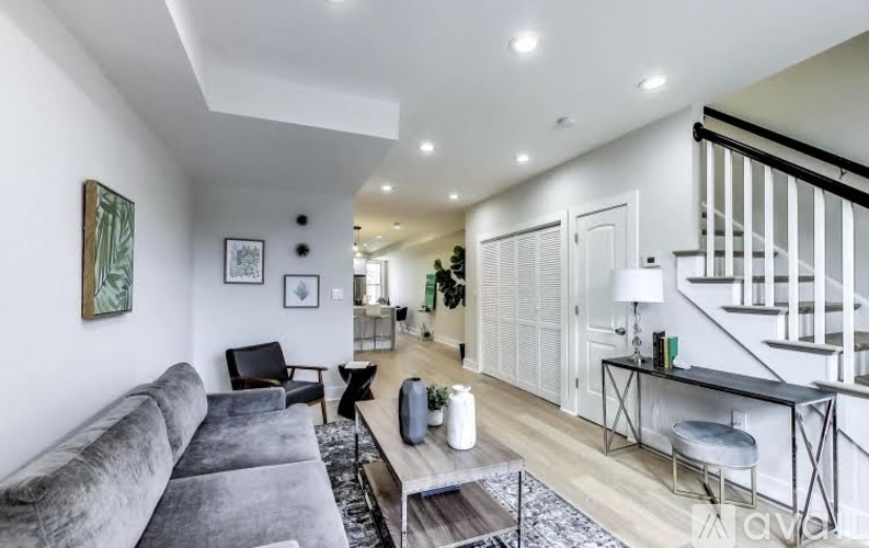 226 12th Place NE 3 Beds Single Family Home for Rent - Photo gallery 2