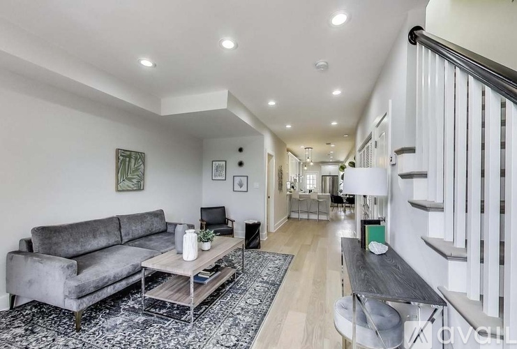 226 12th Place NE 3 Beds Single Family Home for Rent - Photo gallery 3