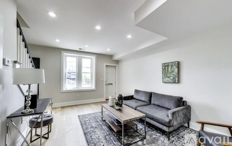 226 12th Place NE 3 Beds Single Family Home for Rent - Photo gallery 4