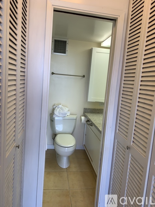 500 University Avenue 2 Beds Condo for Rent - Photo gallery 4