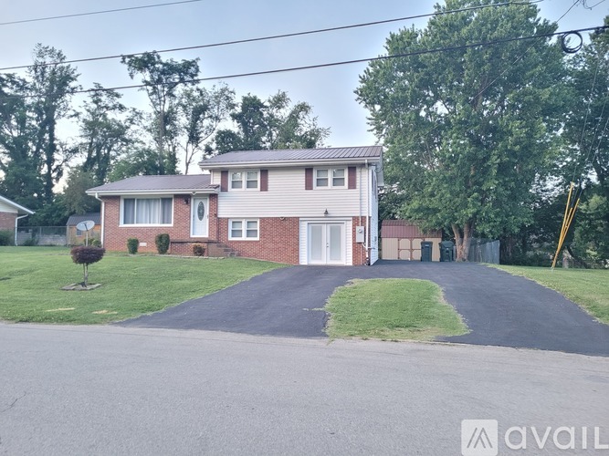 111 Mayor Ave 3 Beds Single Family Home for Rent - Photo gallery 2