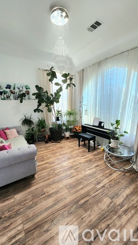 4009 Stable Drive 5 Beds Single Family Home for Rent - Photo gallery 4