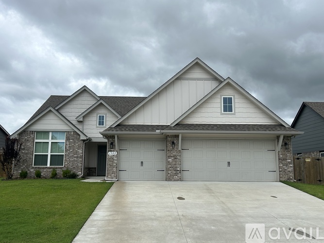 1502 E Utica Pl 4 Beds Single Family Home for Rent - Photo gallery 1