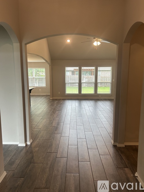 1502 E Utica Pl 4 Beds Single Family Home for Rent - Photo gallery 3