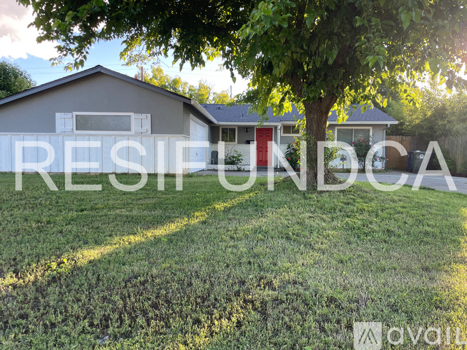 A house with a tree in front of it and the words "RESIDENCIA" written across the image.