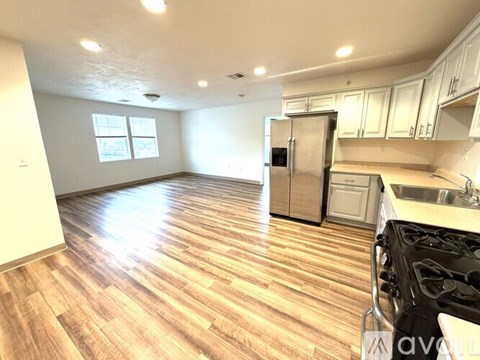 Source URL: https://prod-avail.s3.amazonaws.com/public_images/43134034/listing/Kitchen_LR_3.jpg