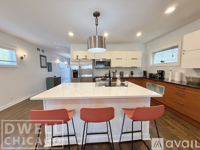 1419 N Paulina St 4 Beds Single Family Home for Rent - Photo gallery 2