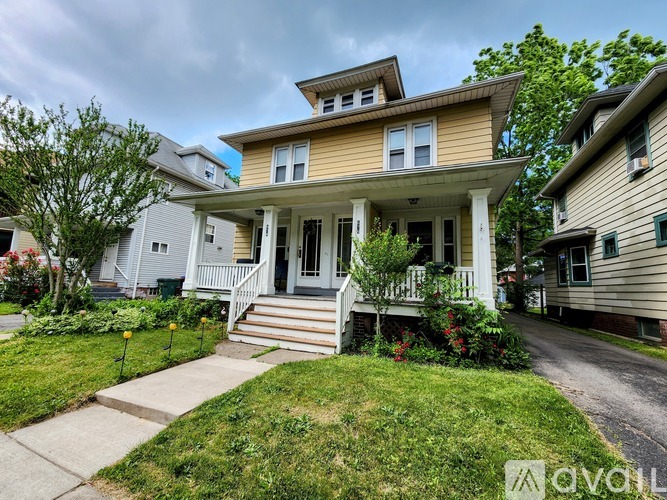 674 Parsells Avenue 3 Beds Apartment for Rent - Photo gallery 1