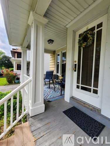674 Parsells Avenue 3 Beds Apartment for Rent - Photo gallery 2
