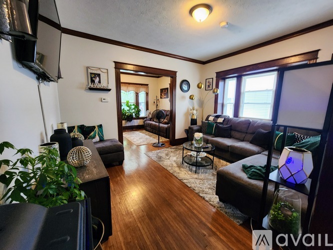 674 Parsells Avenue 3 Beds Apartment for Rent - Photo gallery 5