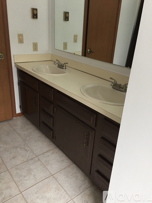 9765 Johnnycake Ridge Rd 3 Beds Townhouse for Rent - Photo gallery 4