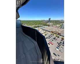 A parking lot with cars and a building in the background.