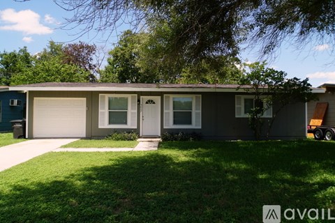 5027 Village Green 3 Beds Apartment for Rent