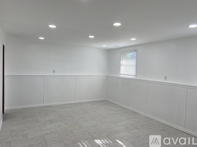 14218 Windsor St 5 Beds Single Family Home for Rent - Photo gallery 5
