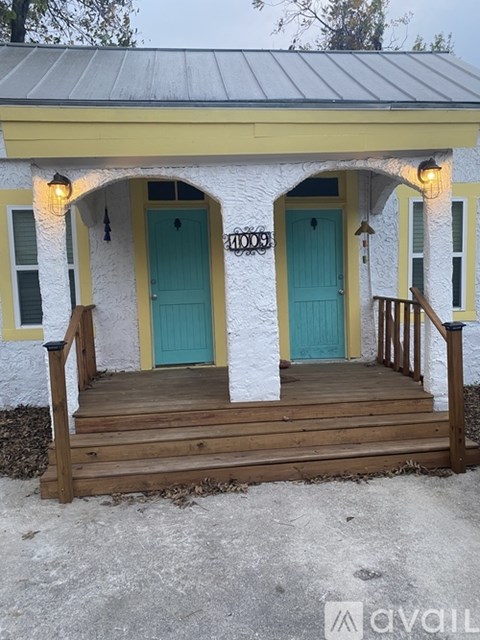 1009 Gillespie Street 3 Beds Apartment for Rent
