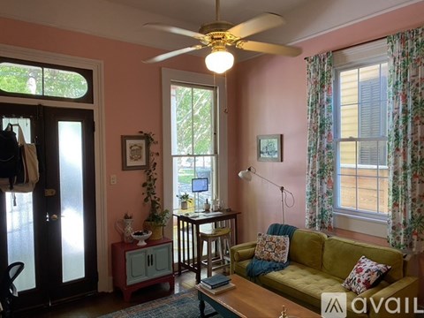 933 Louisa Street 2 Beds Apartment for Rent