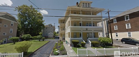 25 Read Avenue 3 Beds Apartment for Rent