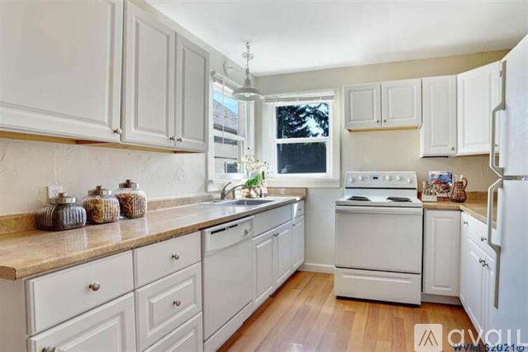 513 Northwest 18th Street 4 Beds Apartment for Rent - Photo gallery 2