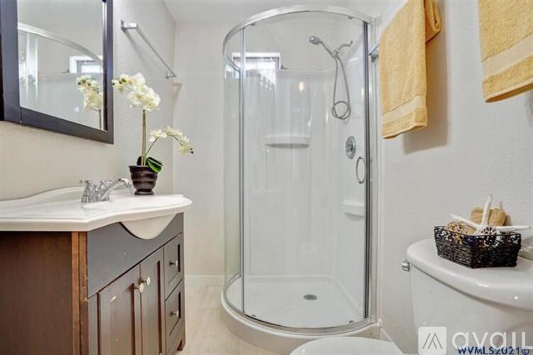 513 Northwest 18th Street 4 Beds Apartment for Rent - Photo gallery 3