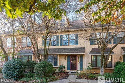 60 Iroquois Ct 4 Beds Apartment for Rent