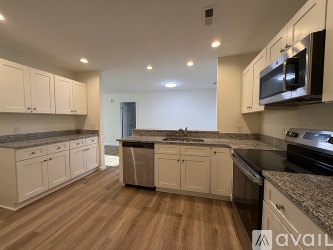 209 Compass Drive 3 Beds Single Family Home for Rent - Photo gallery 3