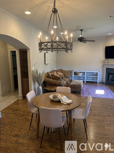 A dining room with a round table and chairs.