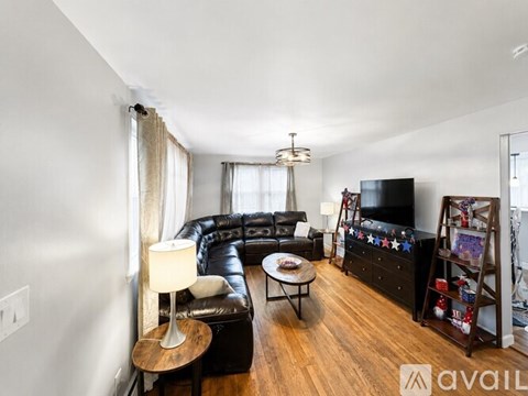 707 N Main St 3 Beds Apartment for Rent