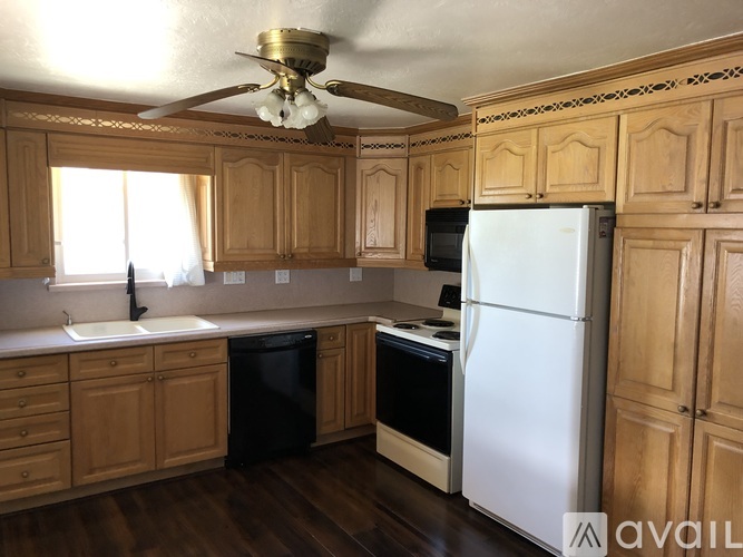 302 North 400 East 2 Beds Single Family Home for Rent - Photo gallery 2