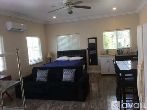 1236 E 9Th St 1 Apartment for Rent