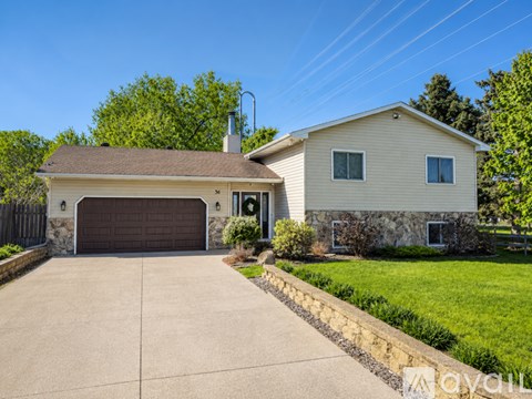 36 8Th Avenue Northeast 4 Beds Apartment for Rent