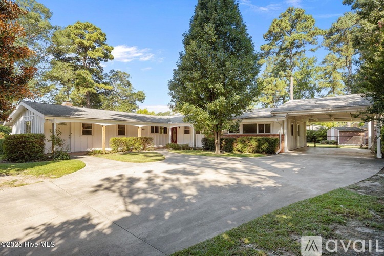 2003 Forest Hill Drive 6 Beds Single Family Home for Rent - Photo gallery 1