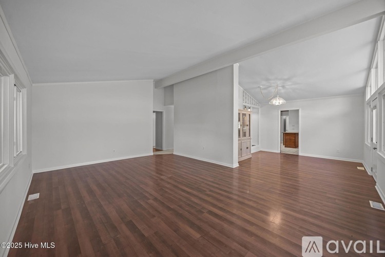 2003 Forest Hill Drive 6 Beds Single Family Home for Rent - Photo gallery 3